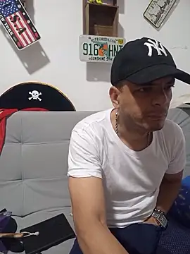 latinmartin73 online show from 11-06-25, 10:43