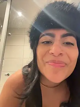 miakhalifaaa  online show from 12-05-25, 07:21