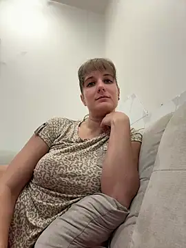 Snapshot of jennifer11772 chatting on 03-13-26, 12:34 jennifer11772 online show from 03-13-26, 12:34