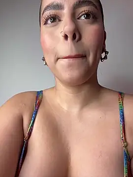 Snapshot of DakotaShelby chatting on 01-19-25, 01:32 DakotaShelby online show from 01-19-25, 01:32