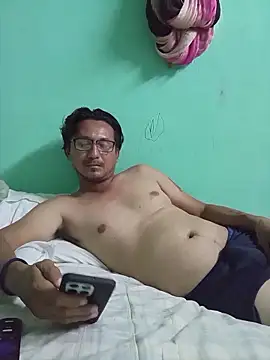 Andresguz35 online show from 12-14-25, 04:29