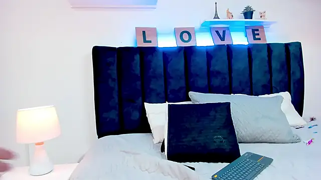 Snapshot of Mia_brunette26 chatting on 12-17-24, 08:34 Mia brunette26 online show from 12-17-24, 08:34