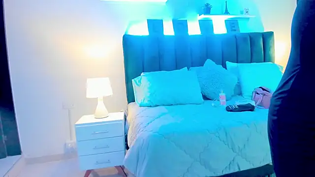 Snapshot of Mia_brunette26 chatting on 01-08-25, 03:40 Mia brunette26 online show from 01-08-25, 03:40