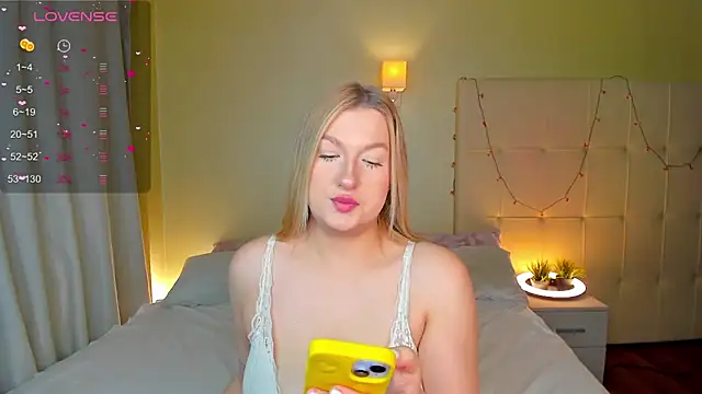 Emma  Leee online show from 12-07-24, 01:03