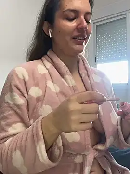 tatianaAlvarez1 online show from 03-10-25, 09:32