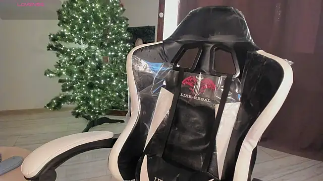 Snapshot of Lana_Younes chatting on 01-20-25, 12:49 Lana Younes online show from 01-20-25, 12:49