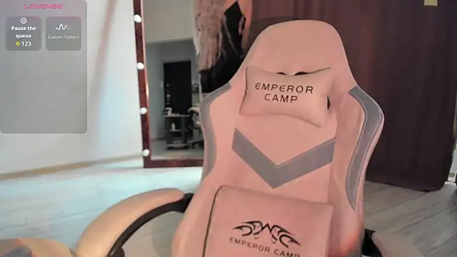 Snapshot of Lana_Younes chatting on 11-24-25, 10:48 Lana Younes online show from 11-24-25, 10:48