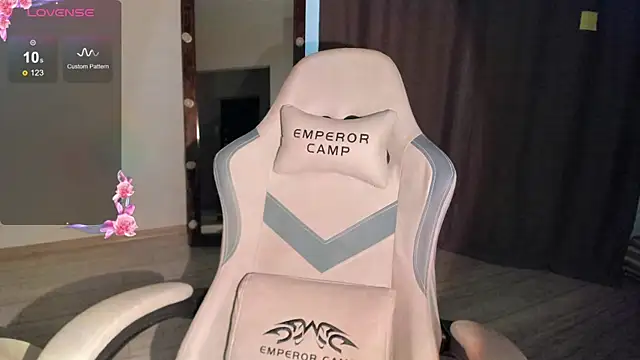 Snapshot of Lana_Younes chatting on 11-26-25, 11:00 Lana Younes online show from 11-26-25, 11:00