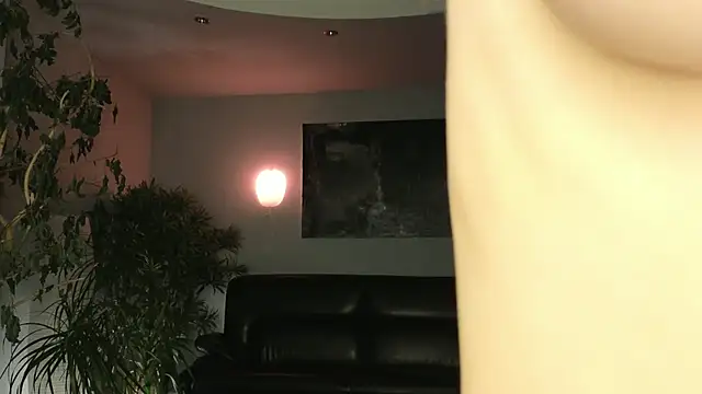 Snapshot of aryamirelle chatting on 03-04-25, 12:55 aryamirelle online show from 03-04-25, 12:55