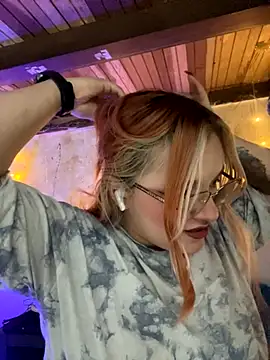 Snapshot of SophiaWeestt99 chatting on 11-26-25, 02:45 SophiaWeestt99 online show from 11-26-25, 02:45