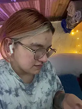 Snapshot of SophiaWeestt99 chatting on 11-30-25, 05:44 SophiaWeestt99 online show from 11-30-25, 05:44