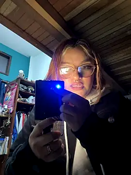 Snapshot of SophiaWeestt99 chatting on 12-04-25, 04:11 SophiaWeestt99 online show from 12-04-25, 04:11