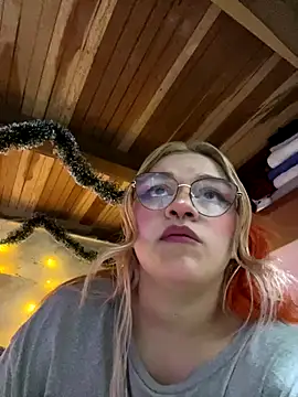 Snapshot of SophiaWeestt99 chatting on 12-20-25, 05:03 SophiaWeestt99 online show from 12-20-25, 05:03