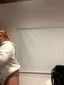 Snapshot of SophiaWeestt99 chatting on 01-10-26, 04:58 SophiaWeestt99 online show from 01-10-26, 04:58