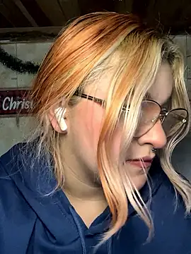 Snapshot of SophiaWeestt99 chatting on 01-13-26, 03:12 SophiaWeestt99 online show from 01-13-26, 03:12