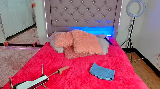 Anniecutte  online show from 12-19-24, 04:02