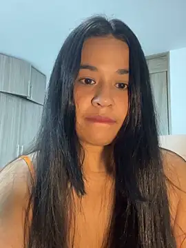 Snapshot of Aitana98_ chatting on 10-21-25, 02:12 Aitana98 online show from 10-21-25, 02:12