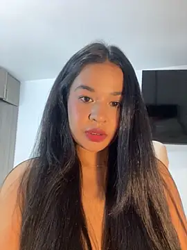 Snapshot of Aitana98_ chatting on 11-02-25, 02:03 Aitana98 online show from 11-02-25, 02:03