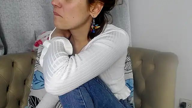 Snapshot of camilawm19 chatting on 11-15-25, 06:33 camilawm19 online show from 11-15-25, 06:33