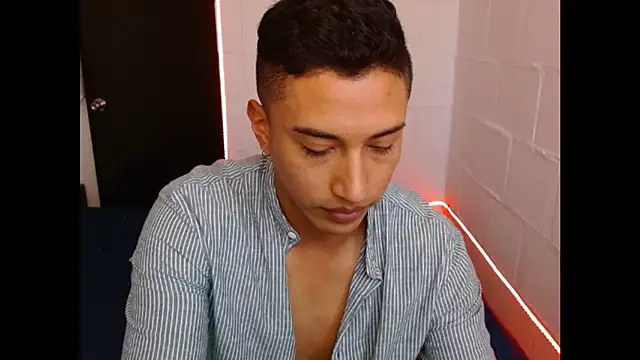 Snapshot of Davixx258 chatting on 02-03-25, 07:10 Davixx258 online show from 02-03-25, 07:10