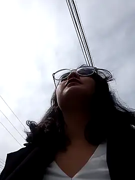 lara moon25 online show from 12-13-24, 07:10