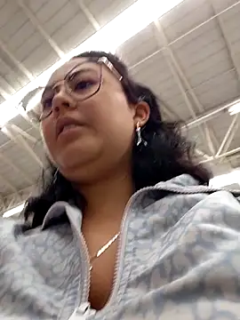 lara moon25 online show from 10-31-25, 04:19