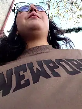 lara moon25 online show from 12-19-25, 07:10