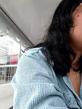 lara moon25 online show from 01-13-26, 08:14