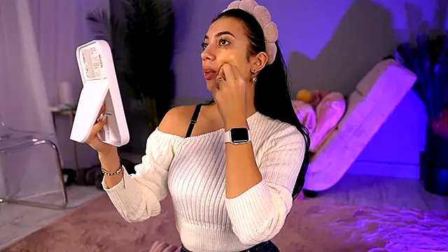 BetsyGonzale online show from 10-21-25, 04:02