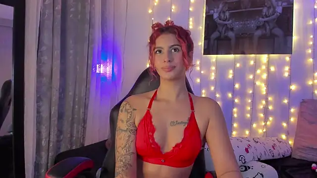 Snapshot of Sophiee_Hill chatting on 12-21-24, 08:50 Sophiee Hill online show from 12-21-24, 08:50