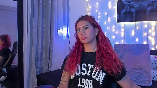 Snapshot of Sophiee_Hill chatting on 12-26-24, 10:48 Sophiee Hill online show from 12-26-24, 10:48