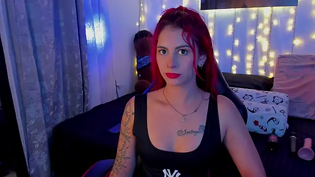 Snapshot of Sophiee_Hill chatting on 01-14-25, 05:30 Sophiee Hill online show from 01-14-25, 05:30