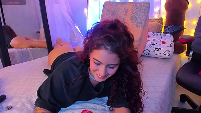 Snapshot of Sophiee_Hill chatting on 03-05-25, 08:43 Sophiee Hill online show from 03-05-25, 08:43