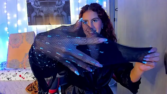 Snapshot of Sophiee_Hill chatting on 03-18-25, 08:58 Sophiee Hill online show from 03-18-25, 08:58