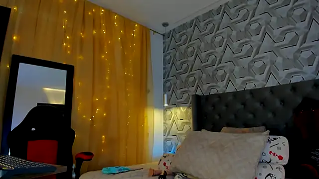 Snapshot of Sophiee_Hill chatting on 09-12-25, 09:04 Sophiee Hill online show from 09-12-25, 09:04