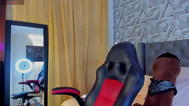 Snapshot of Sophiee_Hill chatting on 09-29-25, 10:25 Sophiee Hill online show from 09-29-25, 10:25