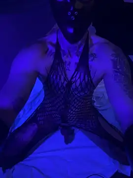 Snapshot of LuggiJack chatting on 11-15-25, 04:43 LuggiJack online show from 11-15-25, 04:43