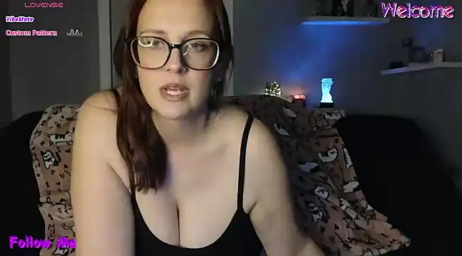 Snapshot of TheBustyHouseWife chatting on 01-18-25, 03:53 TheBustyHouseWife online show from 01-18-25, 03:53