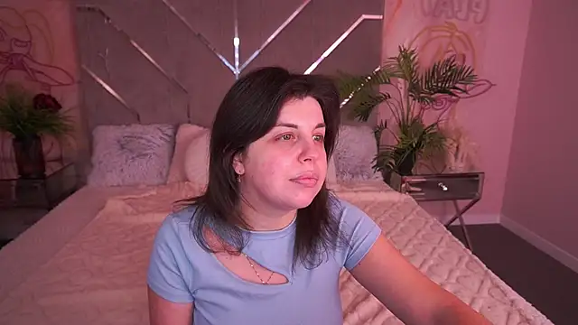 MirandaWong online show from 02-03-26, 05:49