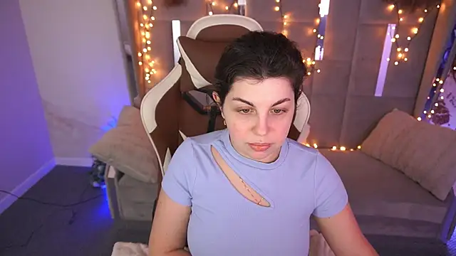 MirandaWong online show from 02-15-26, 06:54