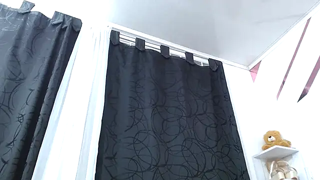 Kitten Hot  online show from 10-21-25, 03:29