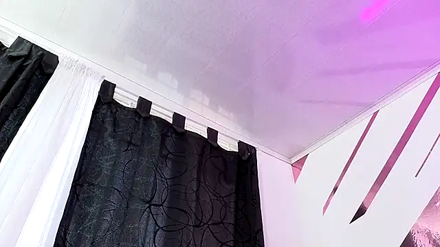 Kitten Hot  online show from 10-30-25, 11:11