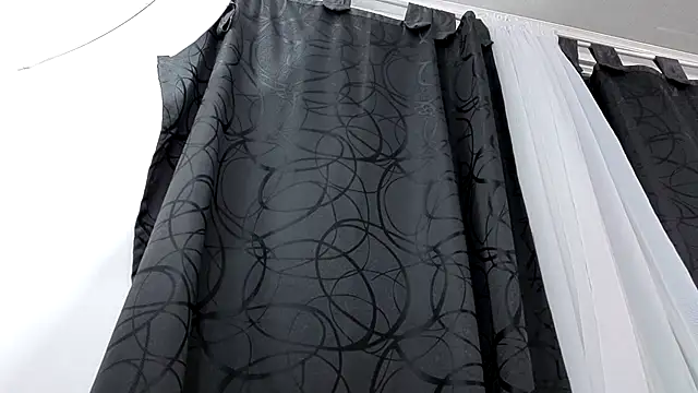 Kitten Hot  online show from 11-12-25, 01:28