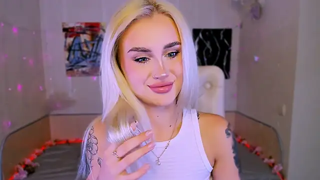 Snapshot of _Ravenaa chatting on 11-10-25, 11:53 Ravenaa online show from 11-10-25, 11:53