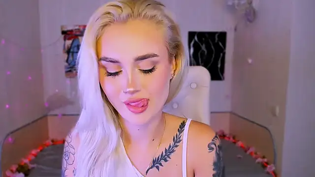 Snapshot of _Ravenaa chatting on 11-11-25, 11:21 Ravenaa online show from 11-11-25, 11:21