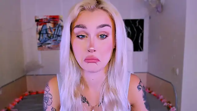 Snapshot of _Ravenaa chatting on 11-15-25, 01:18 Ravenaa online show from 11-15-25, 01:18