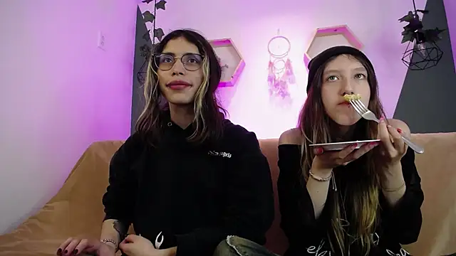 BRIAR AND BLAIR online show from 02-06-25, 02:26