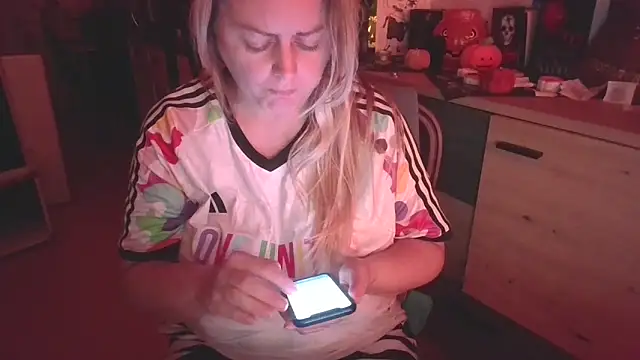 Meliss Official9 online show from 10-20-25, 08:20