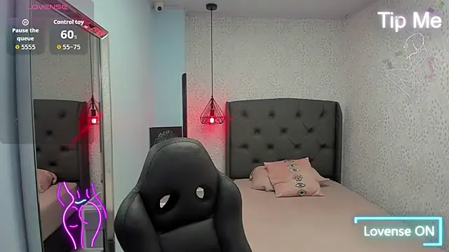 Snapshot of MAGNOLEROY chatting on 10-08-25, 12:47 MAGNOLEROY online show from 10-08-25, 12:47