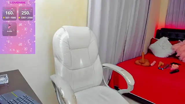 Snapshot of Hot_beauty__ chatting on 01-23-25, 04:19 Hot beauty online show from 01-23-25, 04:19